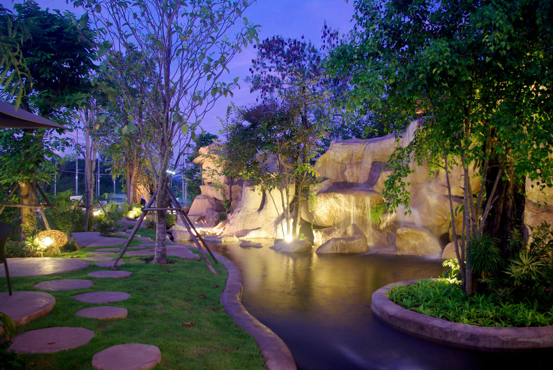 9 Best Landscape Lighting Ideas For Your Backyard - LampHQ