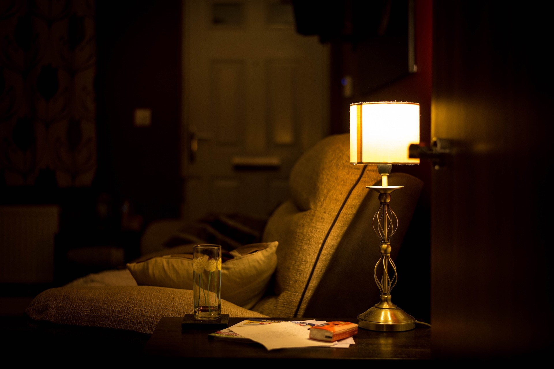 How To Dim Lights Without A Dimmer - LampHQ