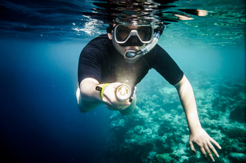 waterproof diving flashlight