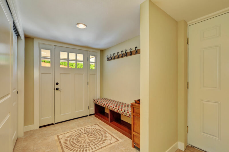 entryway with single recessed light