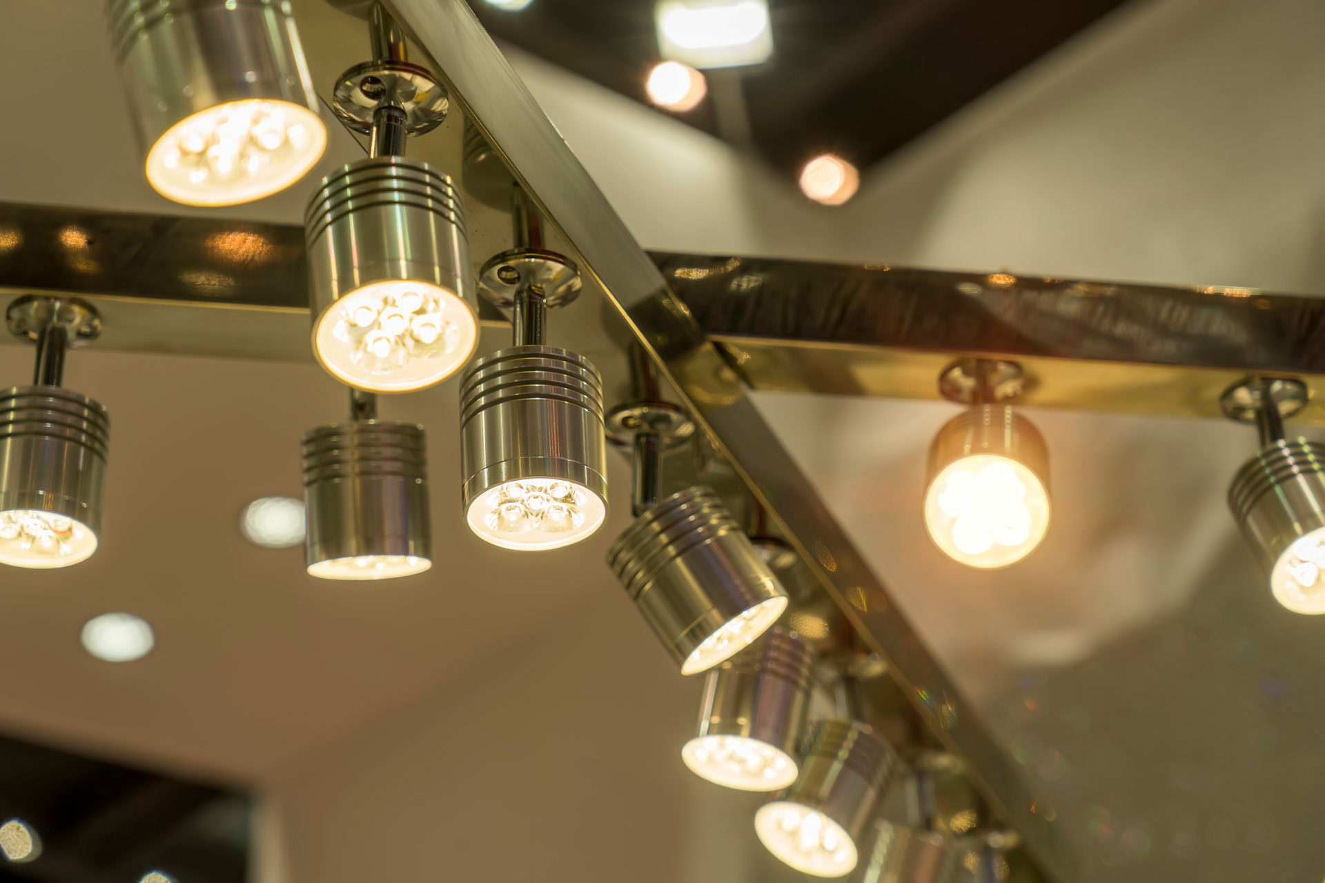 Can You Use LED Lights In Enclosed Fixtures? LampHQ